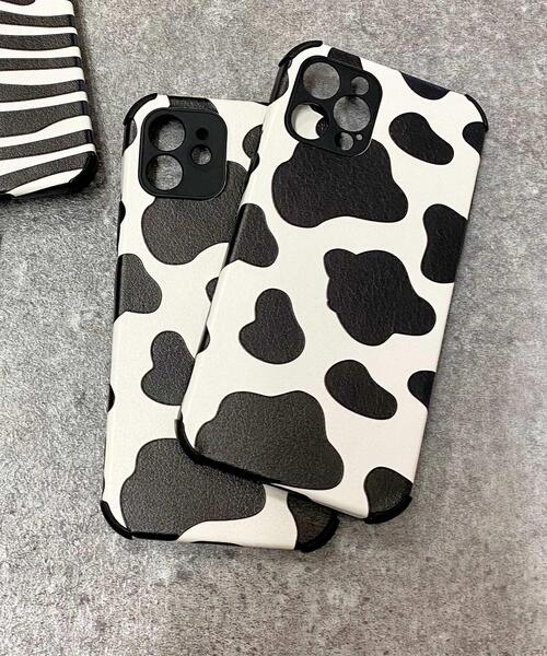 INGNI(イング)の「アニマル柄スマホケース(スマホケース/カバー・レディース・ホワイト×ブラック/ホワイト系その他6/ブラック/ブラック系その他・ONE SIZE)」の2枚目の写真