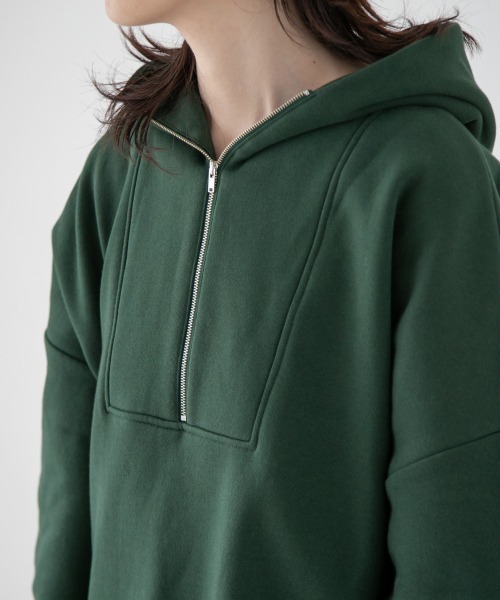 yuw（ユウ）の「ZIPUP PONCHO　239258（スウェット・レディース・ブラック/ベージュ/グリーン・FREE）」の11枚目の写真