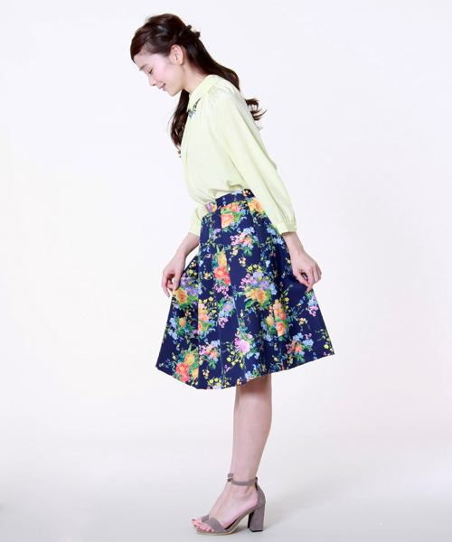 Tiara（ティアラ）の「ギャザーフラワーＰＴスカート（スカート・レディース・オフホワイト/ネイビー・2/3/4）」の5枚目の写真