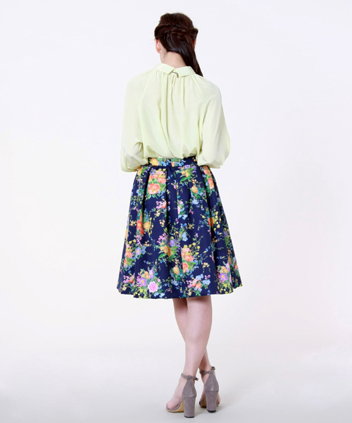 Tiara（ティアラ）の「ギャザーフラワーＰＴスカート（スカート・レディース・オフホワイト/ネイビー・2/3/4）」の3枚目の写真