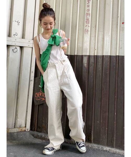 Ungrid（アングリッド）の「ショルダーストラップカットオフデニム（デニムパンツ・レディース・アイボリー/ブルー・24inch/25inch/26inch）」の3枚目の写真