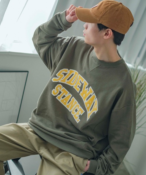 SIDEWAY STANCE（サイドウェイスタンス）の「【SIDEWAY STANCE】カレッジロゴ オーバーサイズ スウェット トレーナー（スウェット・メンズ・オフホワイト/ブラック/ブルーグレー/杢グレー/カーキ・MEDIUM/X-LARGE/LARGE）」の5枚目の写真