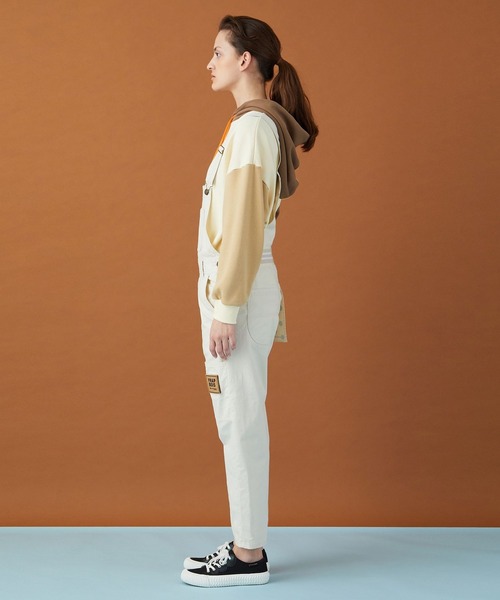 FRAPBOIS(フラボア)の「ムーブカラー サロペット(サロペット/オーバーオール・レディース・オリーブ/ピンク/クリーム・1/2/3)」の4枚目の写真