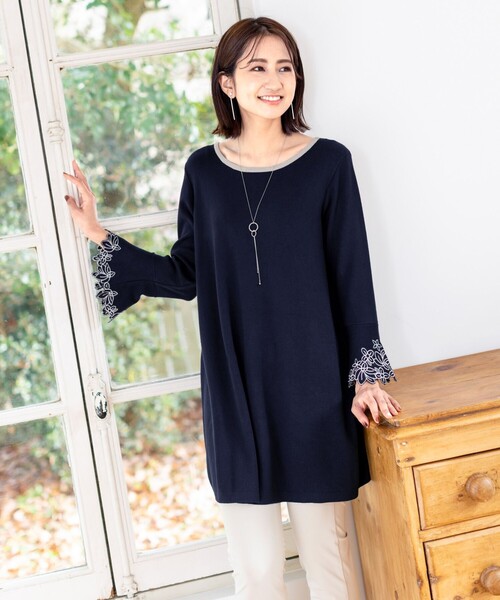 Tiaclasse(ティアクラッセ)の「【洗える】体型カバーも叶うフレア刺繍袖ニットチュニック(チュニック・レディース・ネイビー/グレー/ブルー/モカ・M/L)」の10枚目の写真