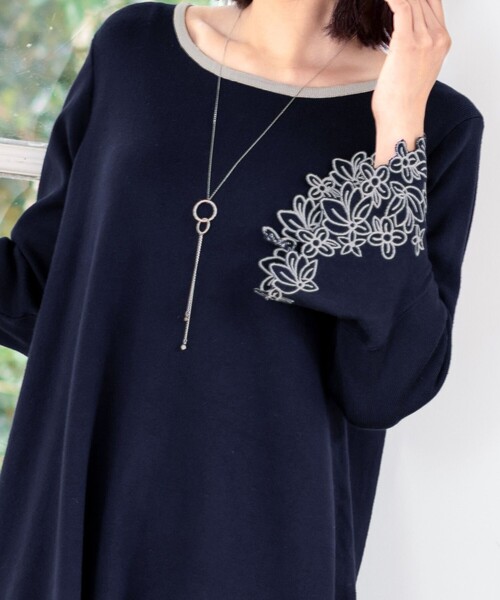 Tiaclasse(ティアクラッセ)の「【洗える】体型カバーも叶うフレア刺繍袖ニットチュニック(チュニック・レディース・ネイビー/グレー/ブルー/モカ・M/L)」の13枚目の写真