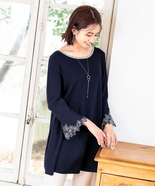 Tiaclasse(ティアクラッセ)の「【洗える】体型カバーも叶うフレア刺繍袖ニットチュニック(チュニック・レディース・ネイビー/グレー/ブルー/モカ・M/L)」の15枚目の写真