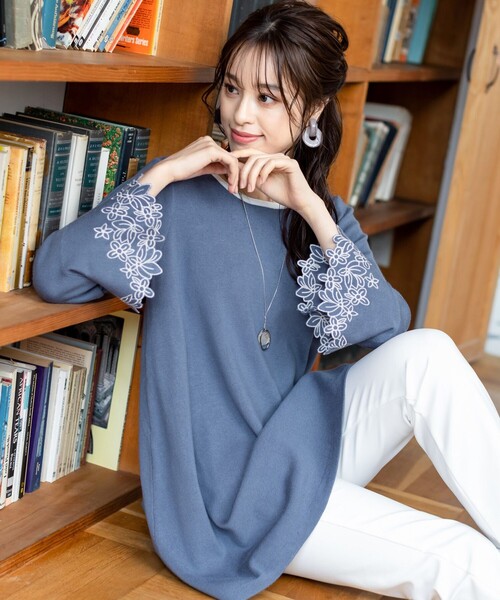 Tiaclasse(ティアクラッセ)の「【洗える】体型カバーも叶うフレア刺繍袖ニットチュニック(チュニック・レディース・ネイビー/グレー/ブルー/モカ・M/L)」の16枚目の写真