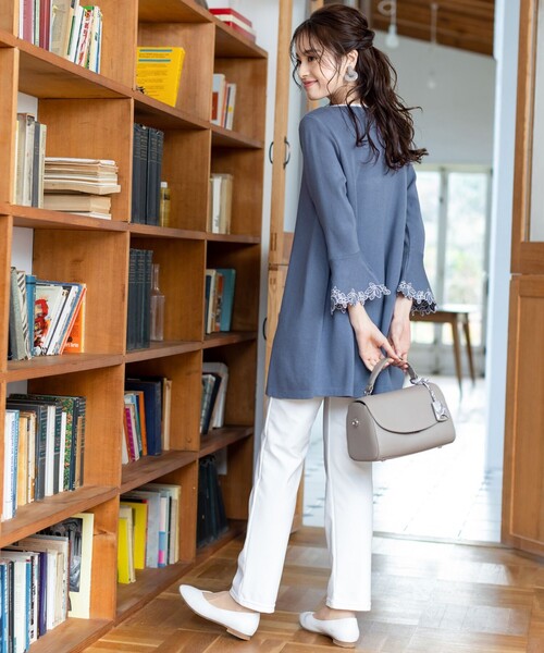 Tiaclasse(ティアクラッセ)の「【洗える】体型カバーも叶うフレア刺繍袖ニットチュニック(チュニック・レディース・ネイビー/グレー/ブルー/モカ・M/L)」の19枚目の写真
