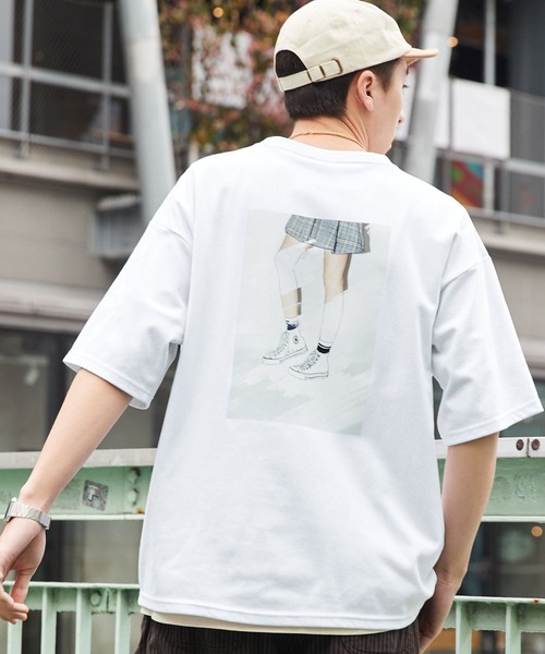 boohoo MAN★オーバーサイズ 半袖 バックプリント Tシャツ★白★ セール】オーバーサイズロゴフォトプリント半袖メタリック箔