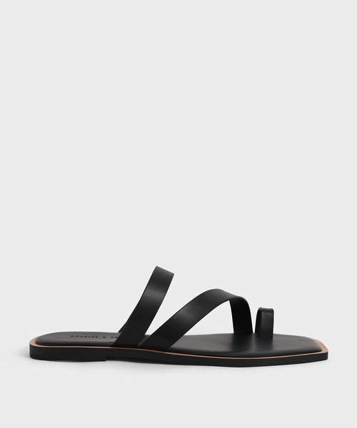 CHARLES & KEITH(チャールズ & キース)の「トゥリング ストラッピースライドサンダル / Toe Ring Strappy Slide Sandals(サンダル・レディース・ブラック/オフホワイト/ライム・22.5cm/23cm/23.5cm/24.5cm/25cm/25.5cm)」の2枚目の写真