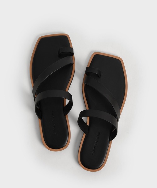 CHARLES & KEITH(チャールズ & キース)の「トゥリング ストラッピースライドサンダル / Toe Ring Strappy Slide Sandals(サンダル・レディース・ブラック/オフホワイト/ライム・22.5cm/23cm/23.5cm/24.5cm/25cm/25.5cm)」の9枚目の写真