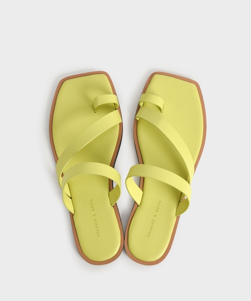 CHARLES & KEITH(チャールズ & キース)の「トゥリング ストラッピースライドサンダル / Toe Ring Strappy Slide Sandals(サンダル・レディース・ブラック/オフホワイト/ライム・22.5cm/23cm/23.5cm/24.5cm/25cm/25.5cm)」の7枚目の写真