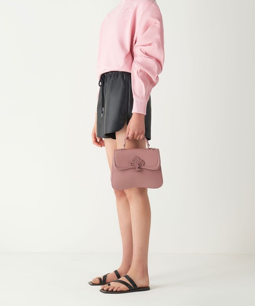 CHARLES & KEITH(チャールズ & キース)の「トゥリング ストラッピースライドサンダル / Toe Ring Strappy Slide Sandals(サンダル・レディース・ブラック/オフホワイト/ライム・22.5cm/23cm/23.5cm/24.5cm/25cm/25.5cm)」の19枚目の写真