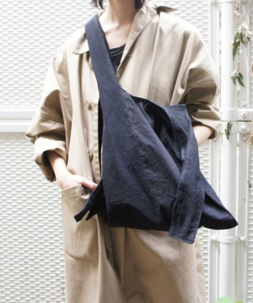 EARTH MADE（アースメイド）の「SWITCH PATTERN BIG 2WAY 肩掛け/TOTE（トートバッグ・レディース・ネイビー/ライトグレー/カーキ/ブラック・FREE）」の2枚目の写真