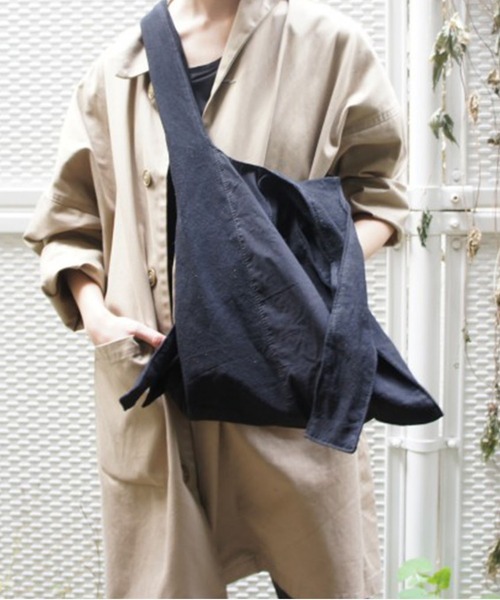 EARTH MADE（アースメイド）の「SWITCH PATTERN BIG 2WAY 肩掛け/TOTE（トートバッグ・レディース・ネイビー/ライトグレー/カーキ/ブラック・FREE）」の5枚目の写真