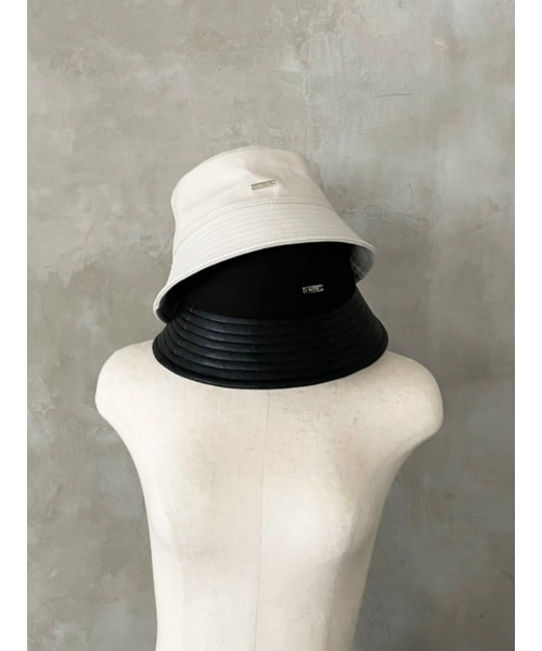 ENVYM（アンビー）の「スウィッチングバケットハット（キャップ・レディース・ブラック/ホワイト・FREE）」の4枚目の写真