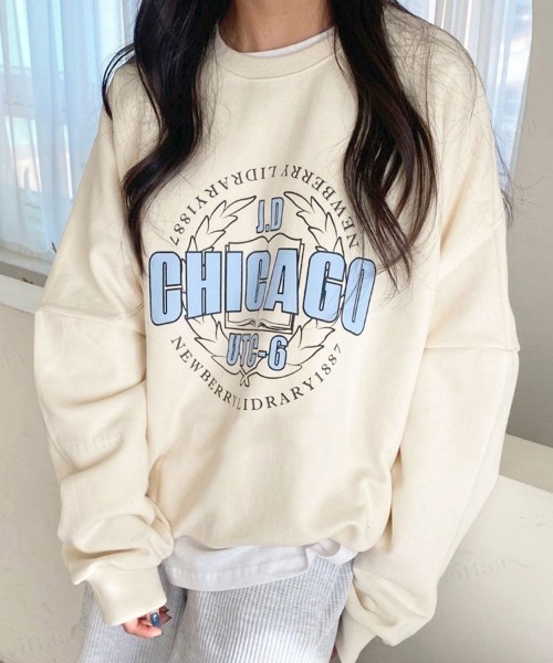 Dalfwin（ダールフィン）の「2022 S/S 春夏 韓国スウェット CHICAGOプリントスウェット トレーナー（スウェット・レディース・クリーム/グレー系その他/ライトブルー・FREE）」の4枚目の写真