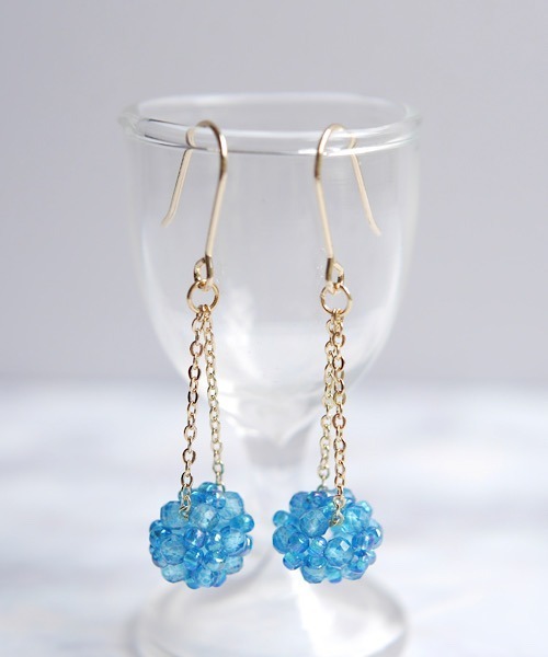 tone(トーン)の「【SPICY COLORS】天然石ボールのそよ風ピアス【14kgf】(ピアス(両耳用)・レディース・ライトブルー/ピンク/オレンジ/ブルー・FREE)」の3枚目の写真