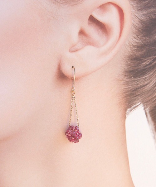 tone(トーン)の「【SPICY COLORS】天然石ボールのそよ風ピアス【14kgf】(ピアス(両耳用)・レディース・ライトブルー/ピンク/オレンジ/ブルー・FREE)」の11枚目の写真