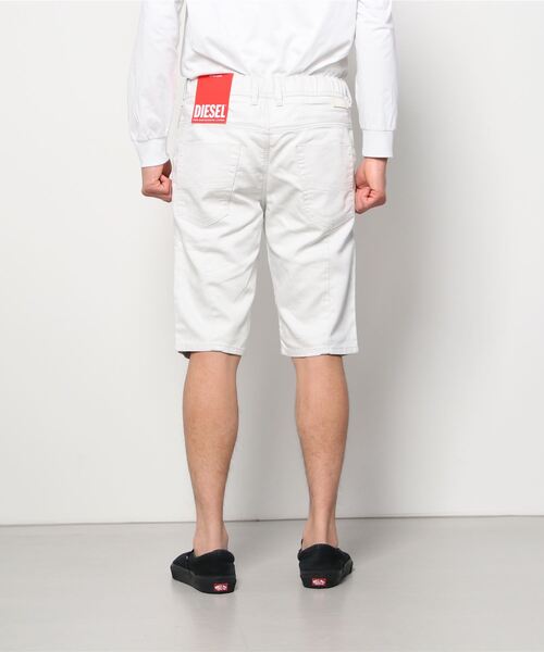 DIESEL(ディーゼル)の「DIESEL SS22 メンズ ショートパンツ ジョグジーンズ サステナブル(デニムパンツ・メンズ・ホワイト・32inch/28inch/26inch/36inch/30inch/34inch)」の8枚目の写真
