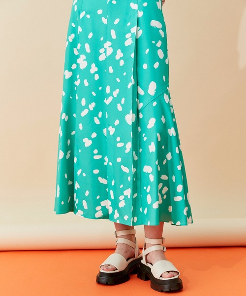 INella（イネラ）の「【INella/イネラ】クラフトドットプリントスカート（スカート・レディース・ブルー/グリーン・1/2）」の17枚目の写真