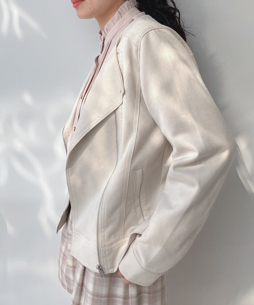 AS KNOW AS plus（アズノゥアズプラス）の「♪ポンチでライダースジャケット（ライダースジャケット・レディース・ブルー/アイボリー/モカ/スミクロ/ピンク/ライトブラウン・FREE）」の2枚目の写真