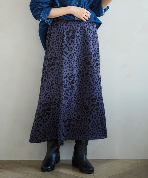 le.coeur blanc（ルクールブラン）の「レオパードサテンフレアスカート（スカート・レディース・ブラウン系その他3/ブルー系その他4・36/38）」の2枚目の写真