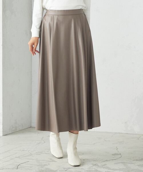 COMME CA ISM（コムサイズム）の「フェイクレザー　タックフレアースカート（スカート・レディース・ブラック/ピンク/モカ・MEDIUM/LARGE）」の11枚目の写真
