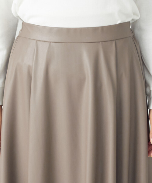 COMME CA ISM（コムサイズム）の「フェイクレザー　タックフレアースカート（スカート・レディース・ブラック/ピンク/モカ・MEDIUM/LARGE）」の15枚目の写真