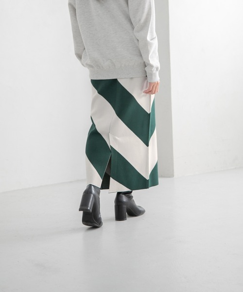 yuw（ユウ）の「バイアスボーダーニットタイトスカート　178503（スカート・レディース・ブラック/ネイビー/グリーン・FREE）」の16枚目の写真