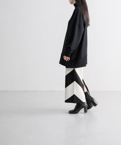 yuw（ユウ）の「バイアスボーダーニットタイトスカート　178503（スカート・レディース・ブラック/ネイビー/グリーン・FREE）」の15枚目の写真