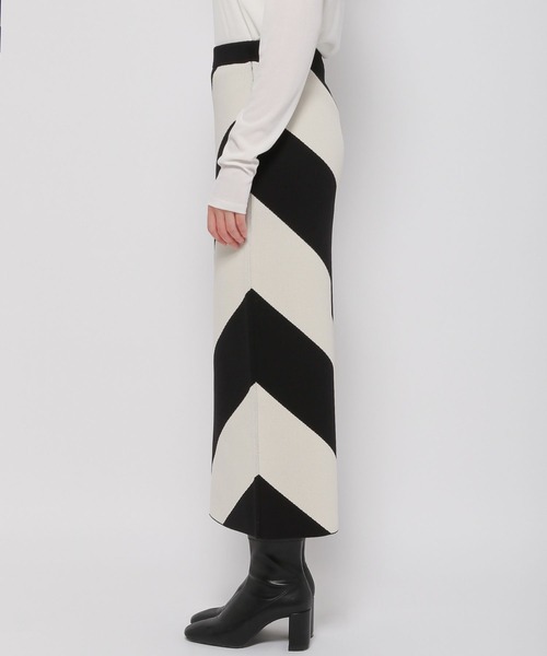 yuw（ユウ）の「バイアスボーダーニットタイトスカート　178503（スカート・レディース・ブラック/ネイビー/グリーン・FREE）」の17枚目の写真