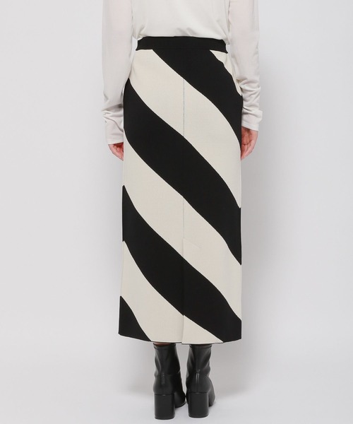 yuw（ユウ）の「バイアスボーダーニットタイトスカート　178503（スカート・レディース・ブラック/ネイビー/グリーン・FREE）」の10枚目の写真