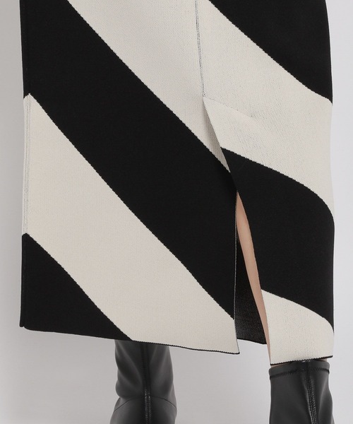 yuw（ユウ）の「バイアスボーダーニットタイトスカート　178503（スカート・レディース・ブラック/ネイビー/グリーン・FREE）」の8枚目の写真