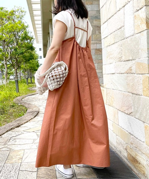 Meli rich（メリーリッチ）の「バックギャザーキャミワンピース（ジャンパースカート・レディース・ライトベージュ/ブラック/オレンジ・MEDIUM）」の6枚目の写真