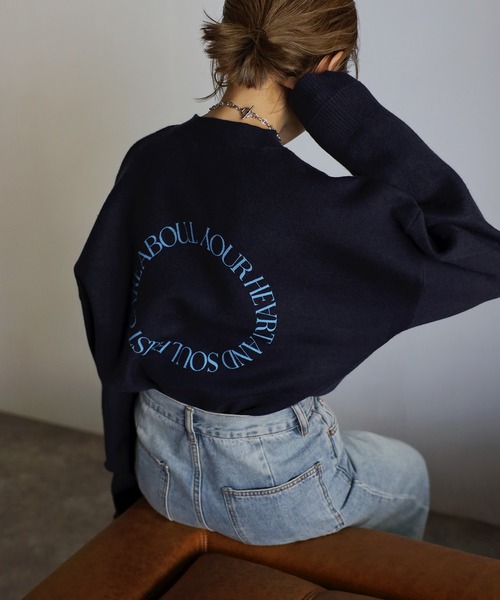 BONJOUR SAGAN バックロゴニットプルオーバー　navy Bonjour Sagan（ボンジュールサガン）の「バックロゴニットプル
