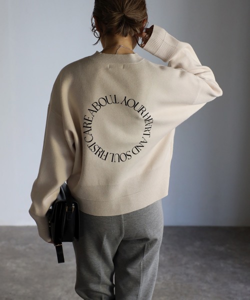 BONJOUR SAGAN バックロゴニットプルオーバー　navy Bonjour Sagan（ボンジュールサガン）の「バックロゴニットプル