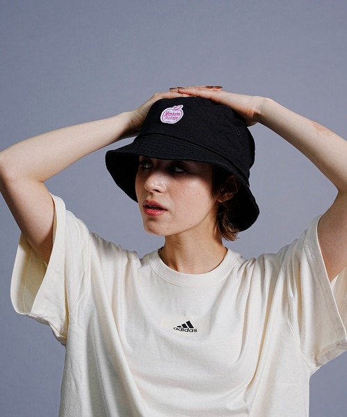 Manhattan Portage（マンハッタンポーテージ）の「Manhattan Portage/マンハッタンポーテージ ハット WAPPEN BUCKET HAT NYC MP190（ハット・メンズ・ベージュ系その他/グリーン系その他/ブラック×レッド・FREE）」の2枚目の写真