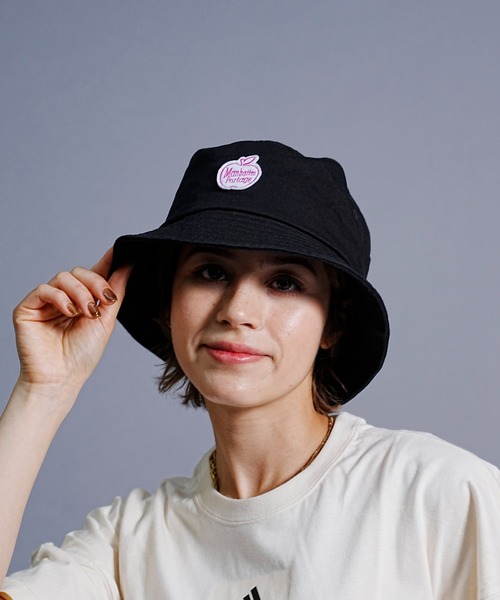 Manhattan Portage（マンハッタンポーテージ）の「Manhattan Portage/マンハッタンポーテージ ハット WAPPEN BUCKET HAT NYC MP190（ハット・メンズ・ベージュ系その他/グリーン系その他/ブラック×レッド・FREE）」の7枚目の写真