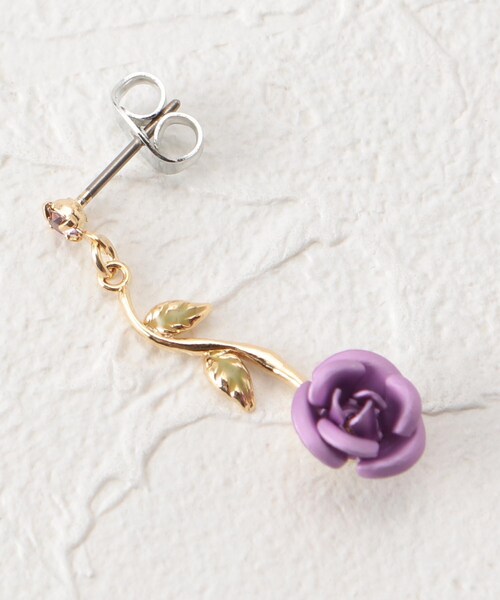 ITS'DEMO(イッツデモ)の「薔薇下がりピアス(ピアス(両耳用)・レディース・パープル系/レッド系1・00)」の4枚目の写真