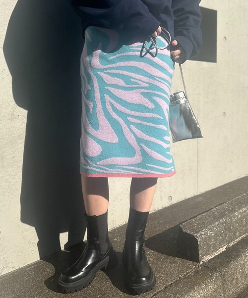 mi via loca（ミヴィアロカ）の「柄ジャガードニットスカート（スカート・レディース・ブルー/イエロー/キナリ/ベージュ・FREE）」の4枚目の写真