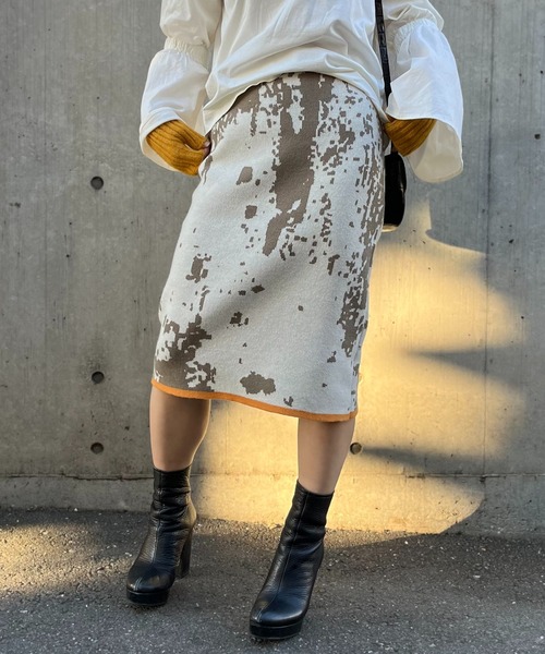 mi via loca（ミヴィアロカ）の「柄ジャガードニットスカート（スカート・レディース・ブルー/イエロー/キナリ/ベージュ・FREE）」の9枚目の写真