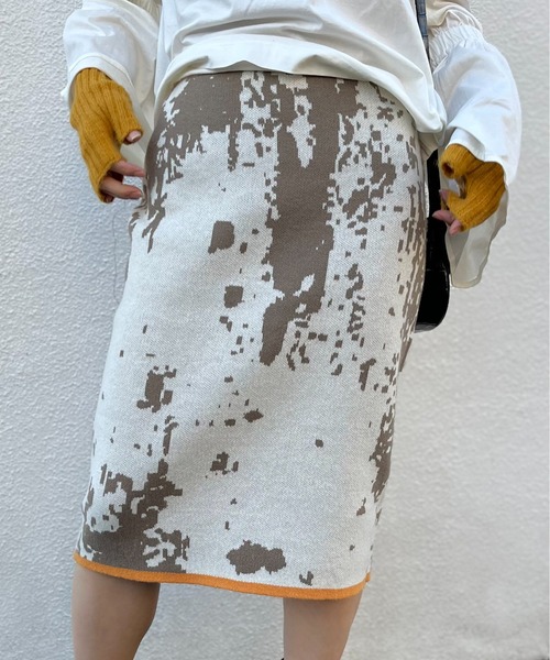 mi via loca（ミヴィアロカ）の「柄ジャガードニットスカート（スカート・レディース・ブルー/イエロー/キナリ/ベージュ・FREE）」の6枚目の写真