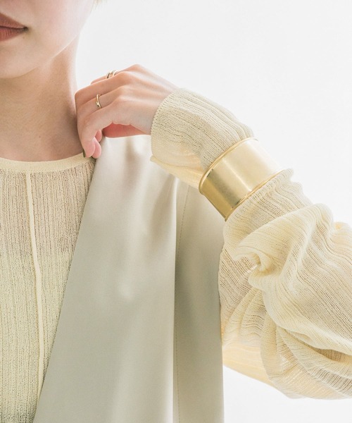 KBF(ケイビーエフ)の「ワイドメタルバングル(ブレスレット・レディース・シルバー/ゴールド・ONE)」の6枚目の写真