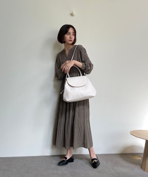 my twilight(マイトワイライト)の「mytwilight 2way がま口クシュクシュバッグ(ショルダーバッグ・レディース・ベージュ/ダークブラウン/アイボリー・FREE)」の14枚目の写真