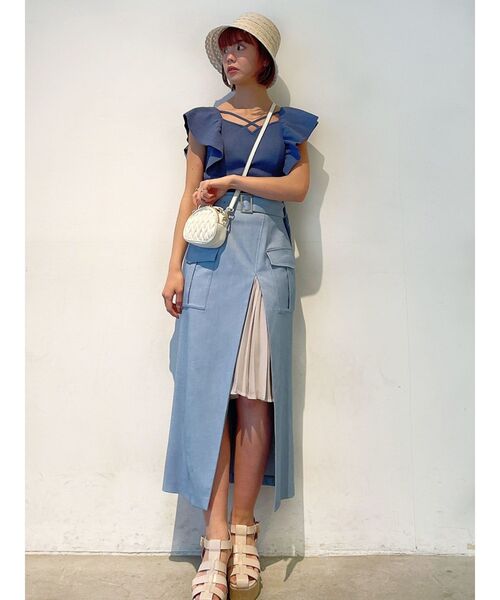 dazzlin（ダズリン）の「クロスラッフルニットトップス（ニット/セーター・レディース・オフホワイト/ピンク/グレー/ブルー/ブラック・FREE）」の8枚目の写真