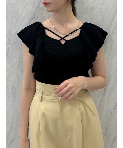 dazzlin（ダズリン）の「クロスラッフルニットトップス（ニット/セーター・レディース・オフホワイト/ピンク/グレー/ブルー/ブラック・FREE）」の3枚目の写真