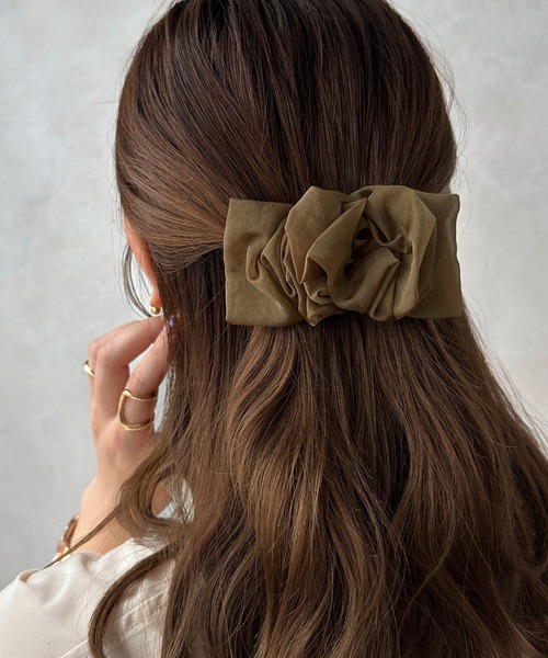 apres jour clair（アプレジュールクレア）の「【apres jour clair×ARIAZ】シアーヘアクリップ（バレッタ/ヘアクリップ・レディース・アイボリー/ダークブラウン/イエロー系その他/グレイッシュベージュ/ブラック/ピンクベージュ・FREE）」の3枚目の写真