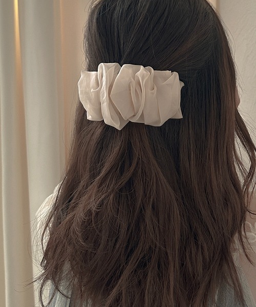 apres jour clair（アプレジュールクレア）の「【apres jour clair×ARIAZ】シアーヘアクリップ（バレッタ/ヘアクリップ・レディース・アイボリー/ダークブラウン/イエロー系その他/グレイッシュベージュ/ブラック/ピンクベージュ・FREE）」の6枚目の写真