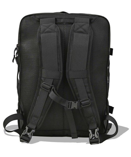 KiU(キウ)の「ウォーターリペレントスクエアバックパック PCバッグ (24L)(バックパック/リュック・メンズ・ブラック・FREE)」の5枚目の写真